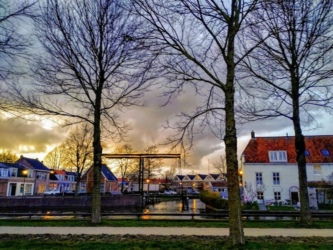 Lekkerwegbijleeuwen, 1 Minuut Naar Hartje Centrum Sneek Esterno foto