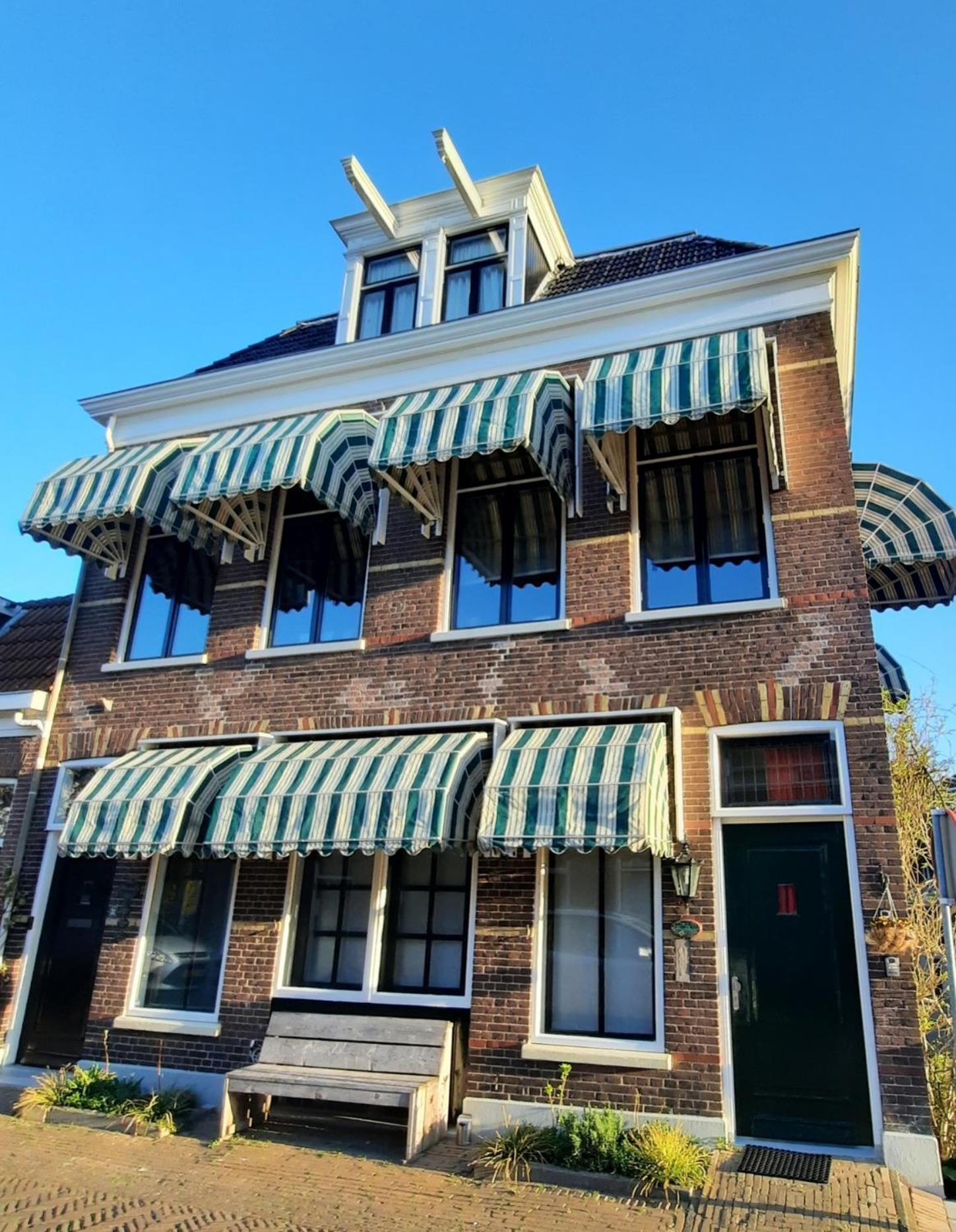 Lekkerwegbijleeuwen, 1 Minuut Naar Hartje Centrum Sneek Esterno foto